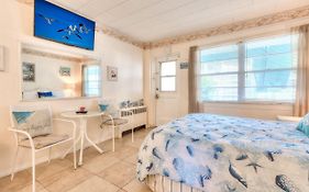 Tropic Terrace #16 - Beachfront Rental Apts